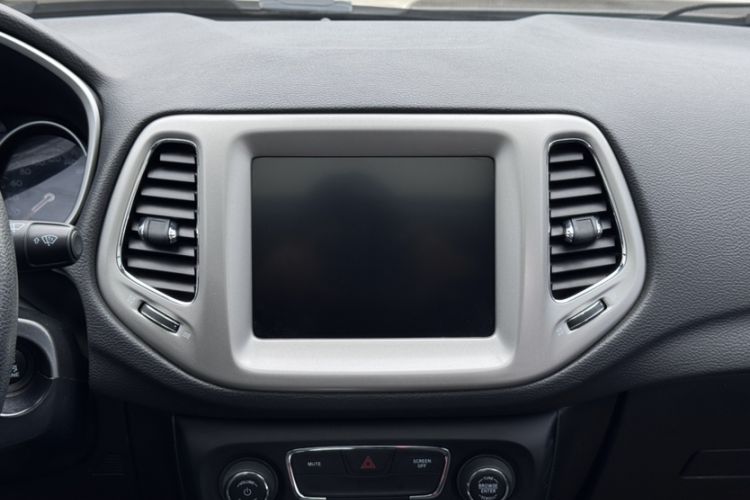 Used Jeep Compass 2020 220T Automatic Leading Edition Interior 5