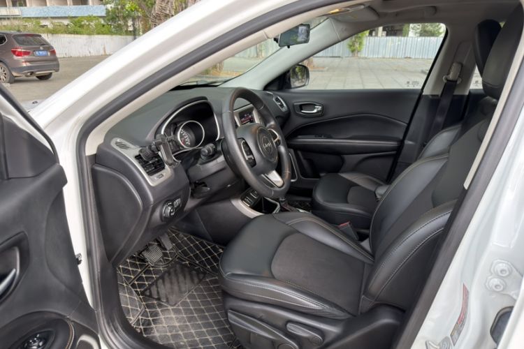 Used Jeep Compass 2020 220T Automatic Leading Edition Interior 5