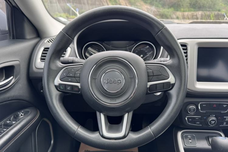 Used Jeep Compass 2020 220T Automatic Leading Edition Interior 6