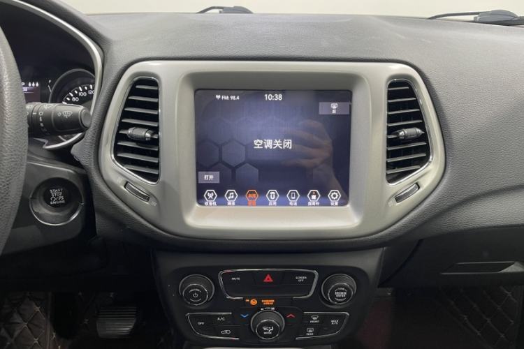 Used Jeep Compass 2020 220T Automatic Leading Edition Interior 7