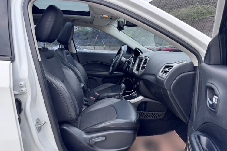 Used Jeep Compass 2020 220T Automatic Leading Edition Interior 7