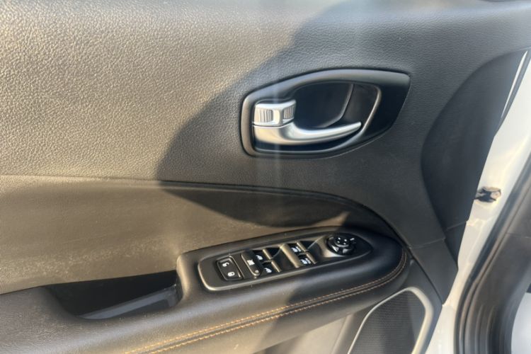Used Jeep Compass 2020 220T Automatic Elite Edition Interior 9
