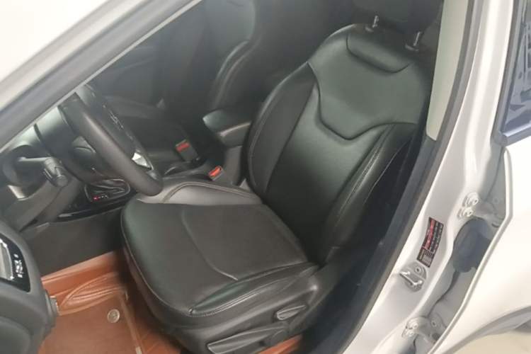 Used Jeep Compass 2020 220T Automatic Elite Edition Left Front Seat