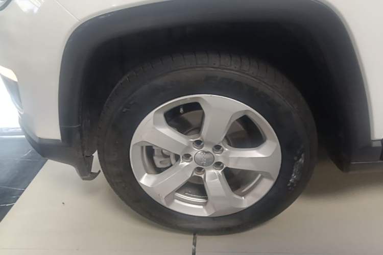 Used Jeep Compass 2020 220T Automatic Elite Edition Left Front Wheel Hub