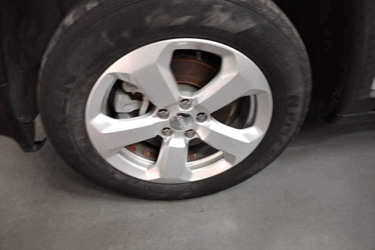 Used Jeep Compass 2020 220T Automatic Leading Edition Left Front Wheel Hub