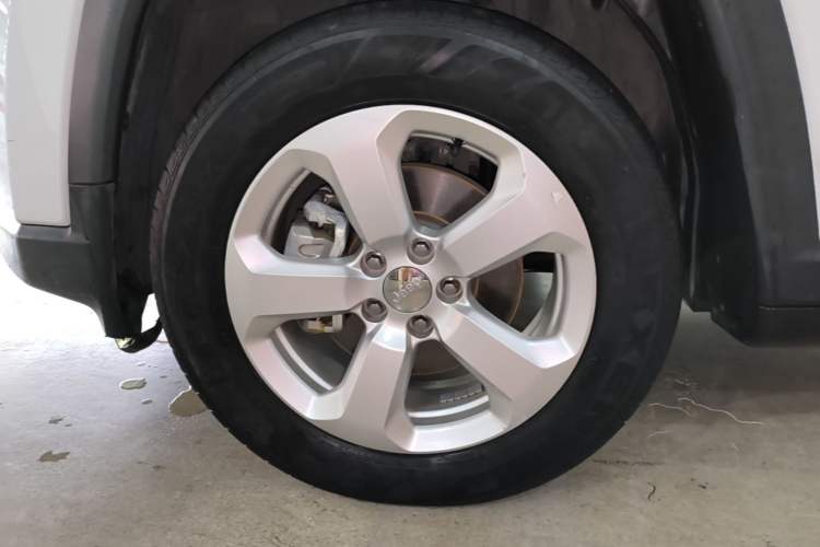 Used Jeep Compass 2020 220T Automatic Leading Edition Left Front Wheel Hub
