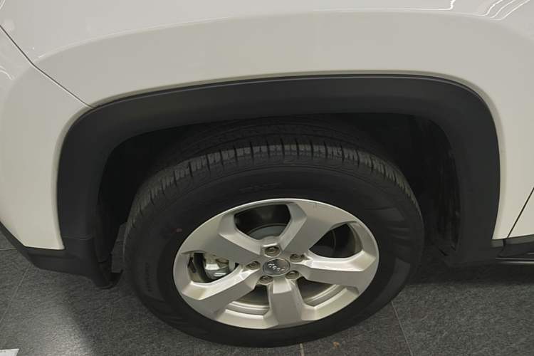 Used Jeep Compass 2020 220T Automatic Elite Edition Left Front Wheel Hub