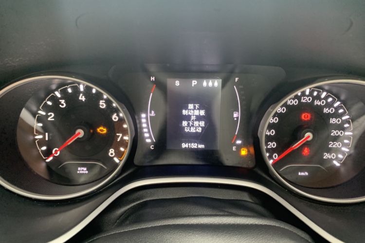 Used Jeep Compass 2020 220T Automatic Leading Edition Odometer Close Up