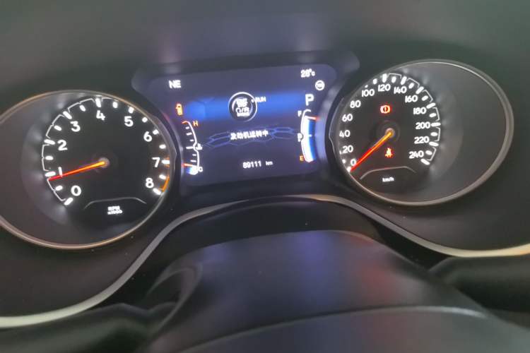 Used Jeep Compass 2020 220T Automatic Four-Wheel Drive Elite Edition Odometer Close Up
