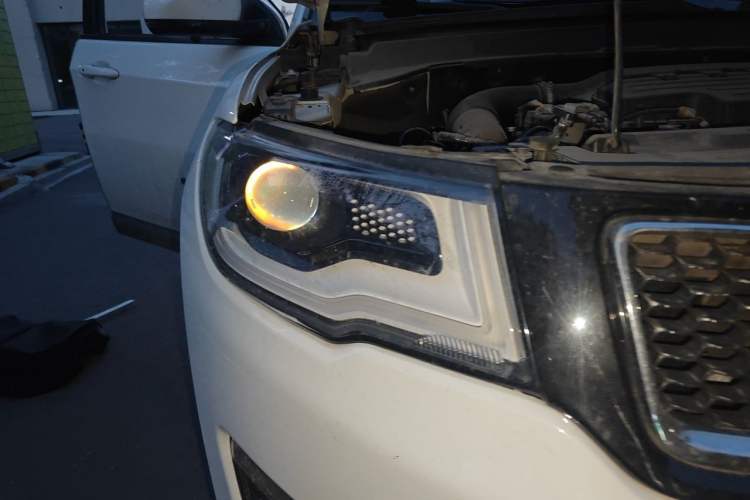 Used Jeep Compass 2020 220T Automatic Leading Edition Right Front Headlight