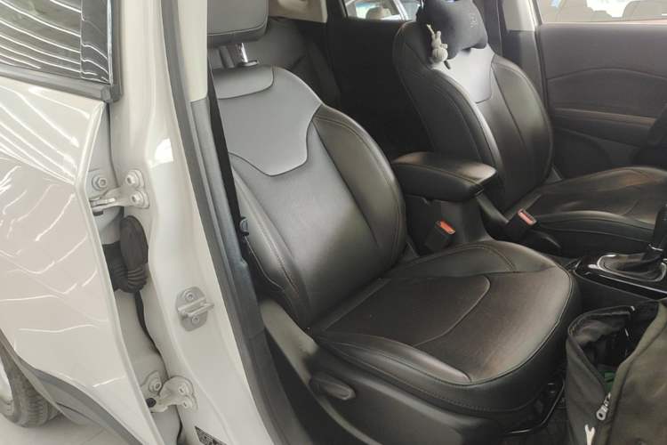 Used Jeep Compass 2020 220T Automatic Elite Edition Right Front Seat