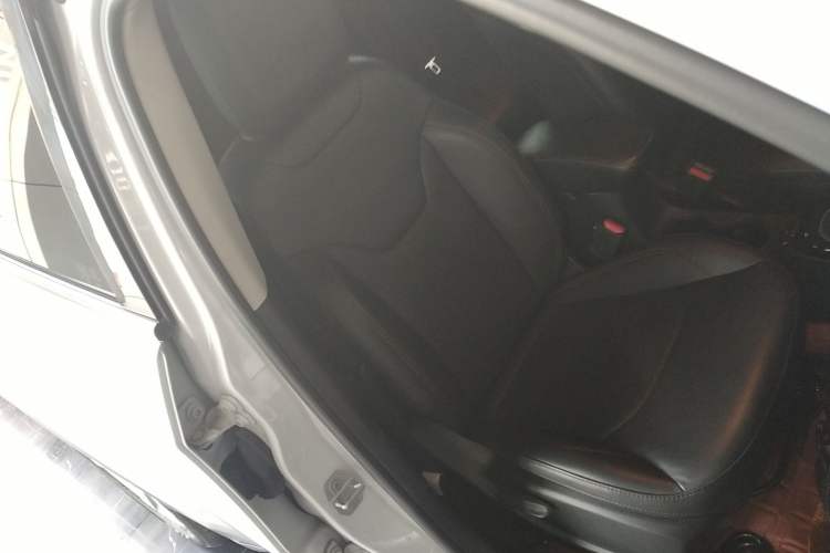 Used Jeep Compass 2020 220T Automatic Elite Edition Right Front Seat