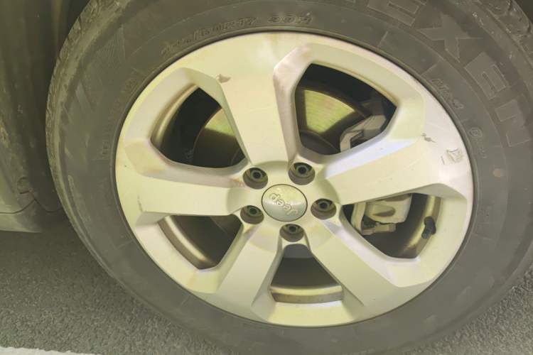 Used Jeep Compass 2020 220T Automatic Elite Edition Right Front Wheel Hub