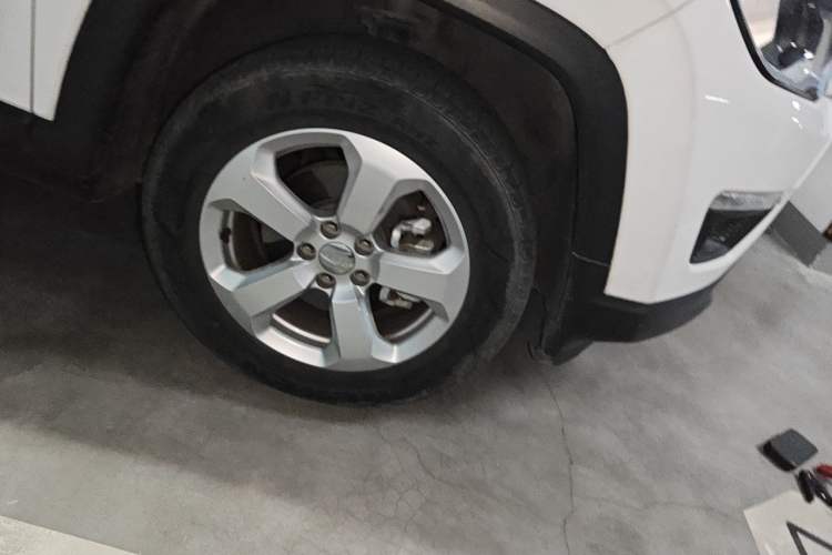 Used Jeep Compass 2020 220T Automatic Four-Wheel Drive Elite Edition Right Front Wheel Hub