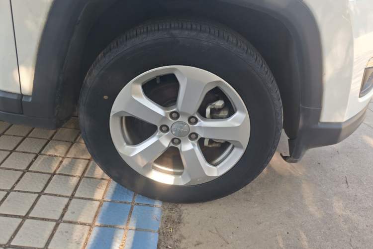 Used Jeep Compass 2020 220T Automatic Leading Edition Right Front Wheel Hub