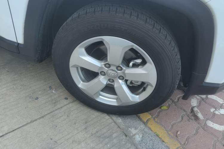 Used Jeep Compass 2020 220T Automatic Leading Edition Right Front Wheel Hub
