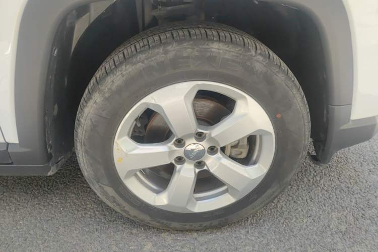 Used Jeep Compass 2020 220T Automatic Elite Edition Right Front Wheel Hub