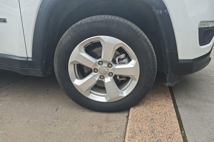 Used Jeep Compass 2020 220T Automatic Leading Edition Right Front Wheel Hub