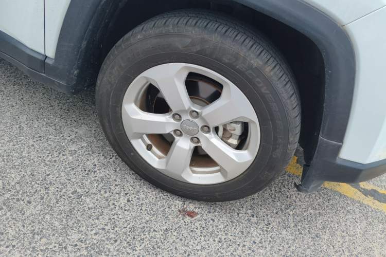 Used Jeep Compass 2020 220T Automatic Leading Edition Right Front Wheel Hub