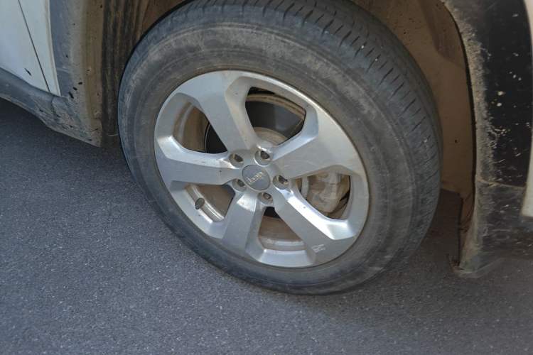 Used Jeep Compass 2020 220T Automatic Leading Edition Right Front Wheel Hub