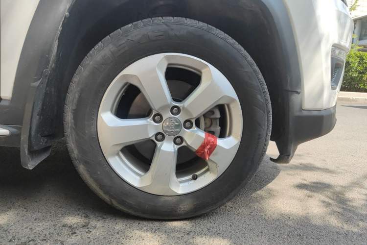 Used Jeep Compass 2020 220T Automatic Elite Edition Right Front Wheel Hub