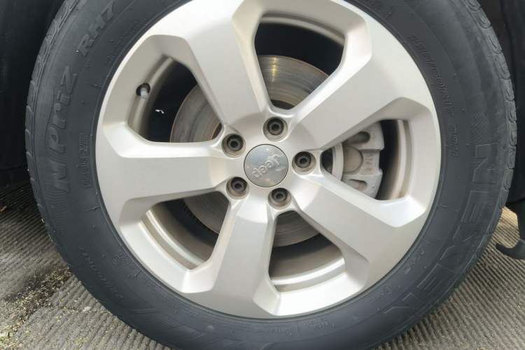 Used Jeep Compass 2020 220T Automatic Elite Edition Right Front Wheel Hub