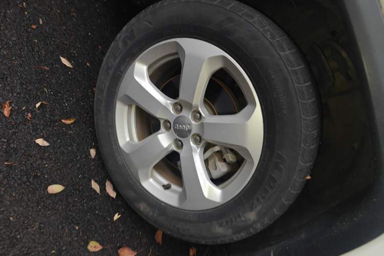 Used Jeep Compass 2020 220T Automatic Elite Edition Right Front Wheel Hub