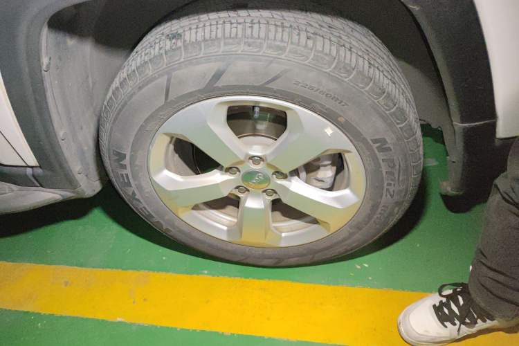 Used Jeep Compass 2020 220T Automatic Leading Edition Right Front Wheel Hub
