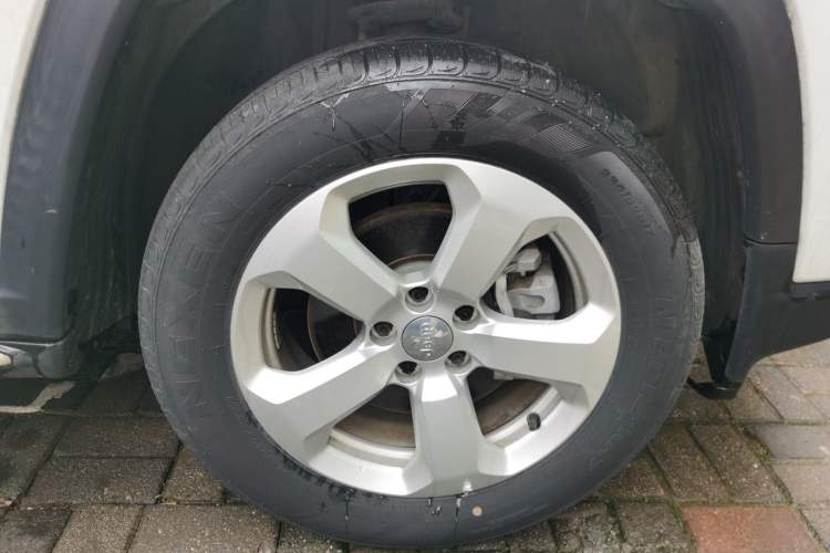 Used Jeep Compass 2020 220T Automatic Leading Edition Right Front Wheel Hub