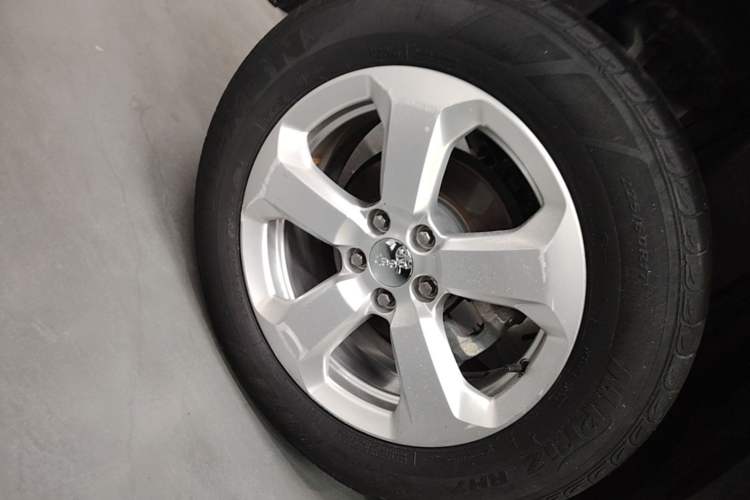 Used Jeep Compass 2020 220T Automatic Leading Edition Right Rear Wheel Hub