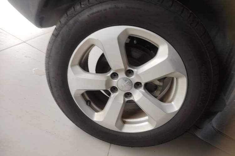 Used Jeep Compass 2020 220T Automatic Leading Edition Right Rear Wheel Hub