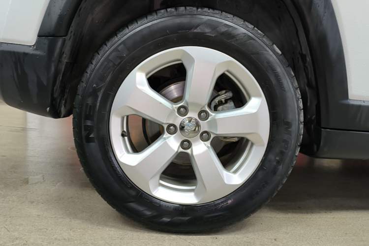 Used Jeep Compass 2020 220T Automatic Leading Edition Right Rear Wheel Hub