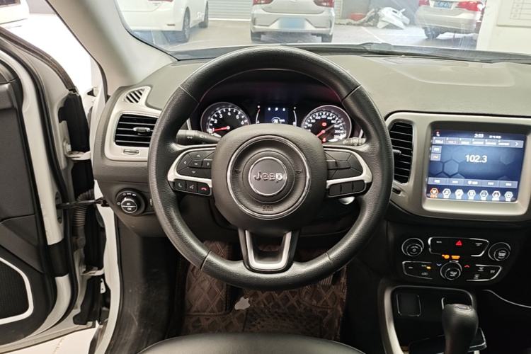 Used Jeep Compass 2020 220T Automatic Leading Edition Steering Wheel