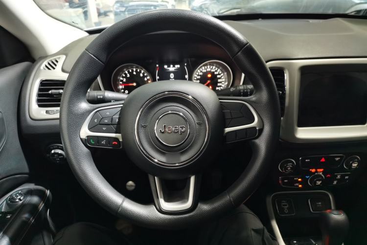 Used Jeep Compass 2020 220T Automatic Leading Edition Steering Wheel