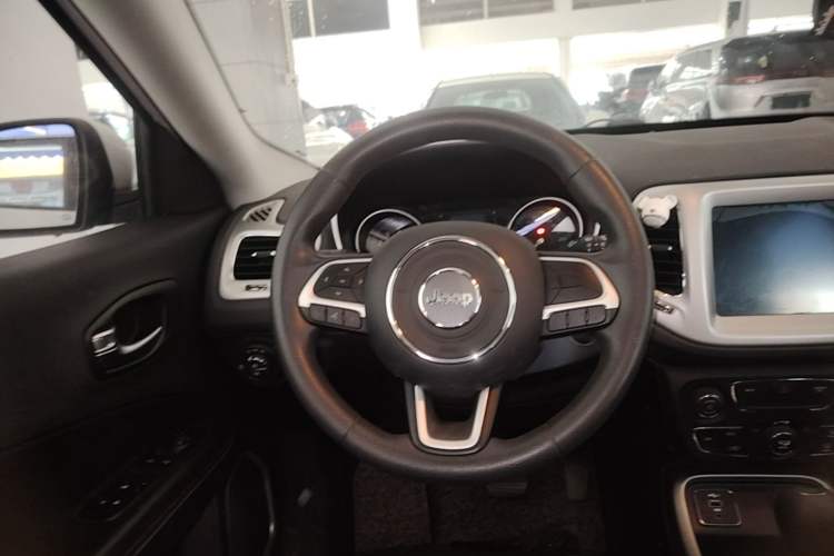Used Jeep Compass 2020 220T Automatic Leading Edition Steering Wheel