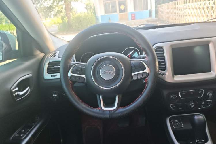 Used Jeep Compass 2020 220T Automatic Leading Edition Steering Wheel