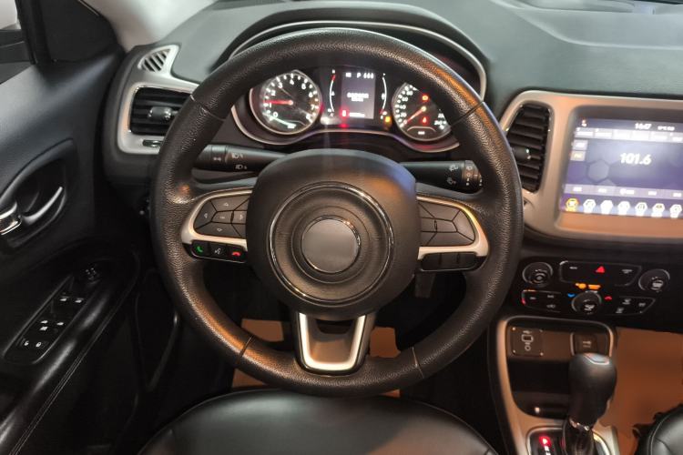 Used Jeep Compass 2020 220T Automatic Leading Edition Steering Wheel