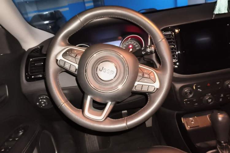 Used Jeep Compass 2020 220T Automatic Elite Edition Steering Wheel