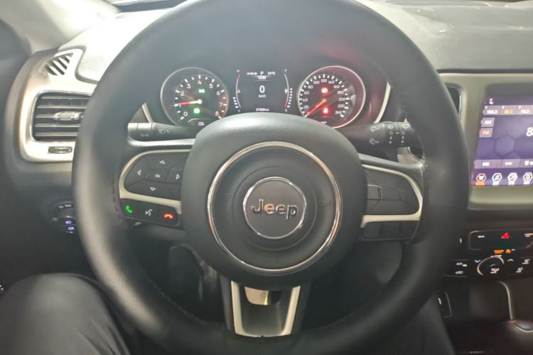 Used Jeep Compass 2020 220T Automatic Leading Edition Steering Wheel