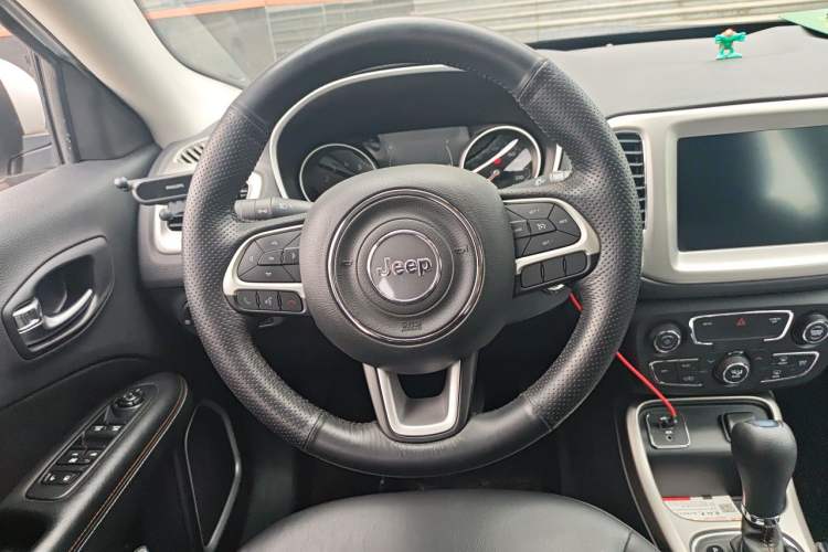 Used Jeep Compass 2020 220T Automatic Leading Edition Steering Wheel