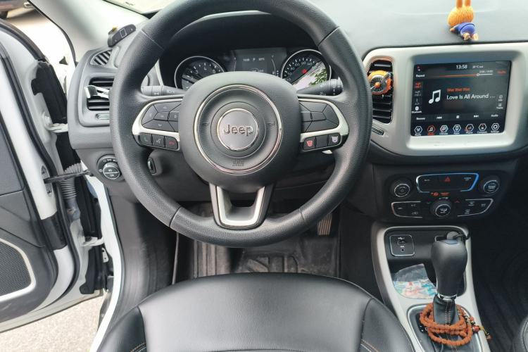 Used Jeep Compass 2020 220T Automatic Leading Edition Steering Wheel