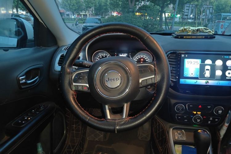 Used Jeep Compass 2020 220T Automatic Leading Edition Steering Wheel