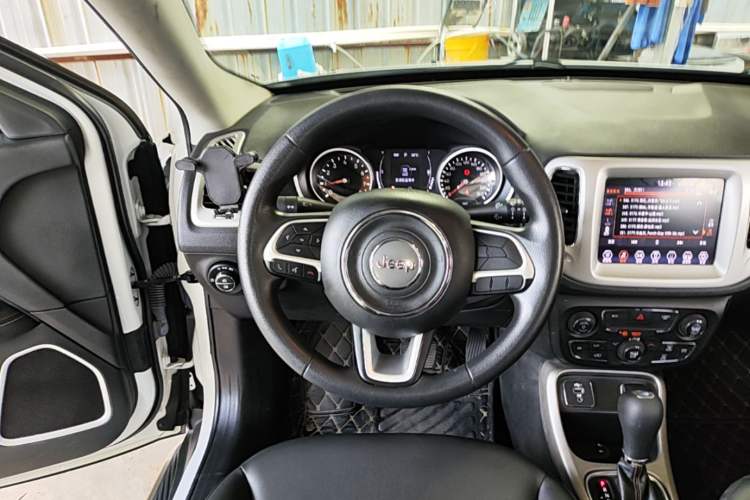 Used Jeep Compass 2020 220T Automatic Leading Edition Steering Wheel