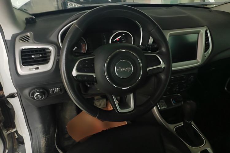 Used Jeep Compass 2020 220T Automatic Leading Edition Steering Wheel