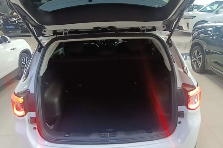 Used Jeep Compass 2020 220T Automatic Elite Edition Trunk