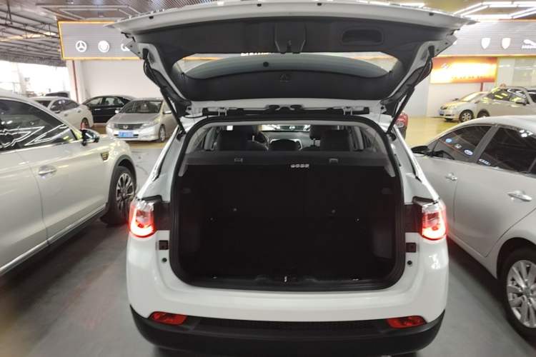 Used Jeep Compass 2020 220T Automatic Leading Edition Trunk