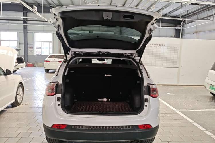Used Jeep Compass 2020 220T Automatic Leading Edition Trunk