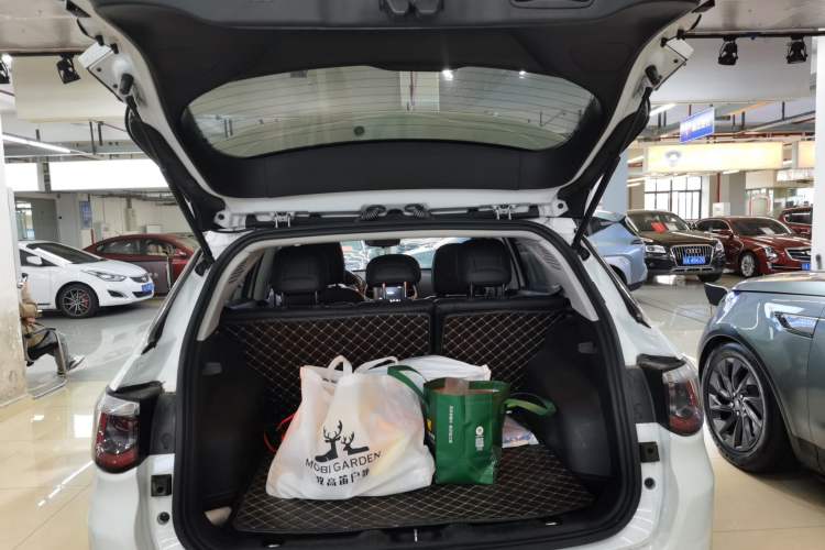 Used Jeep Compass 2020 220T Automatic Leading Edition Trunk