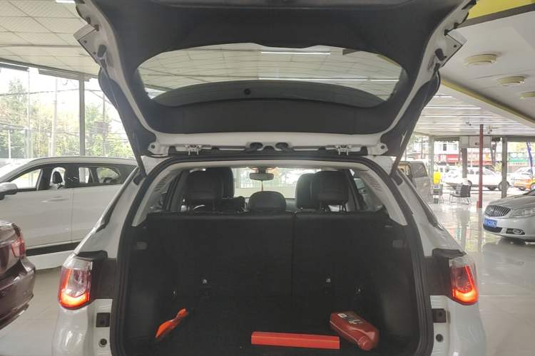 Used Jeep Compass 2020 220T Automatic Elite Edition Trunk