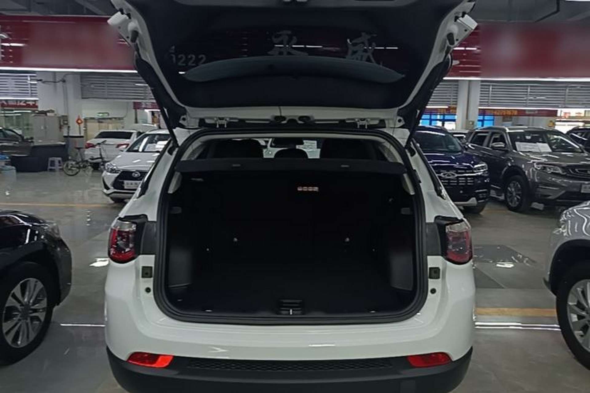 Used Jeep Compass 2020 220T Automatic Leading Edition Trunk